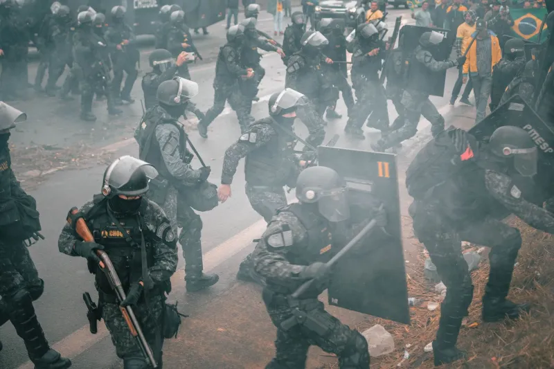La red invisible de los represores ambientales: cómo militares y policías viajan entre países para silenciar a quienes defienden la tierra
